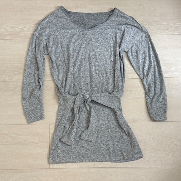 Splendid Light Gray V-Neck Long Sleeve Mini Dress - Picture 2 of 8